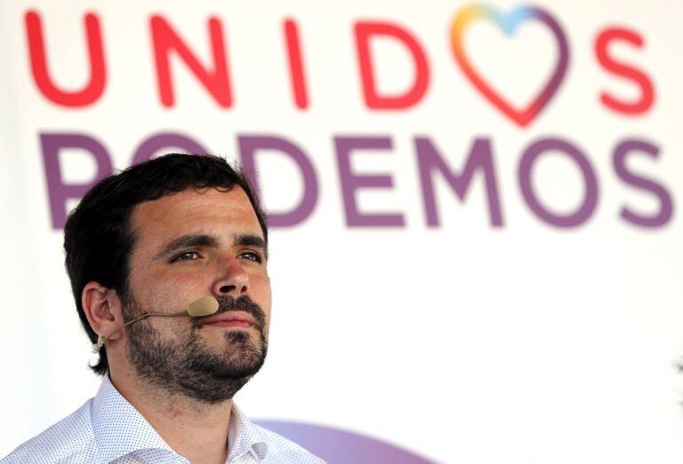 El líder de IU y candidato de Unidos Podemos por Madrid, Alberto Garzón, durante un mitin en Getafe