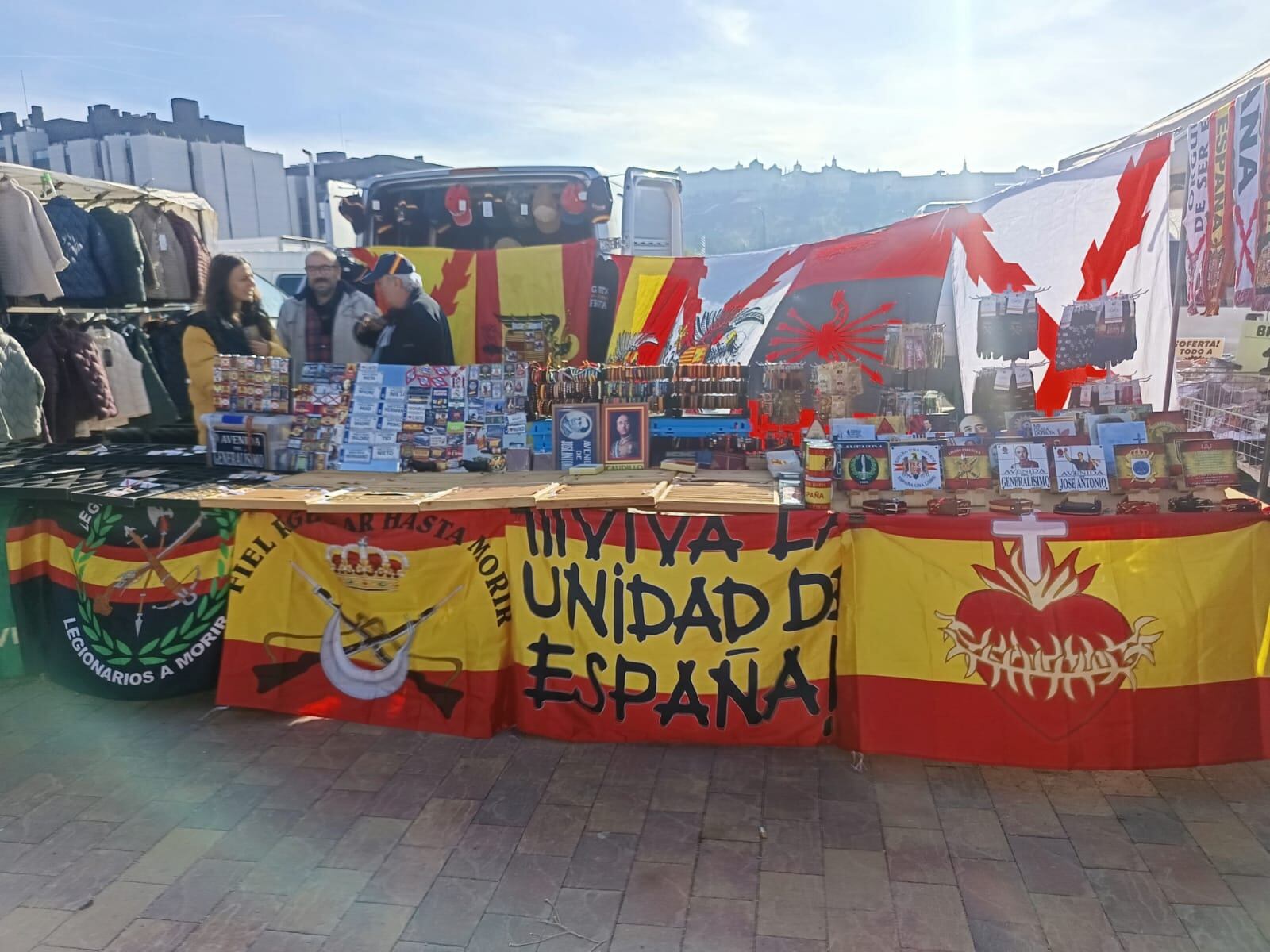 Puesto en el 'martes' de Toledo con simbología franquista
