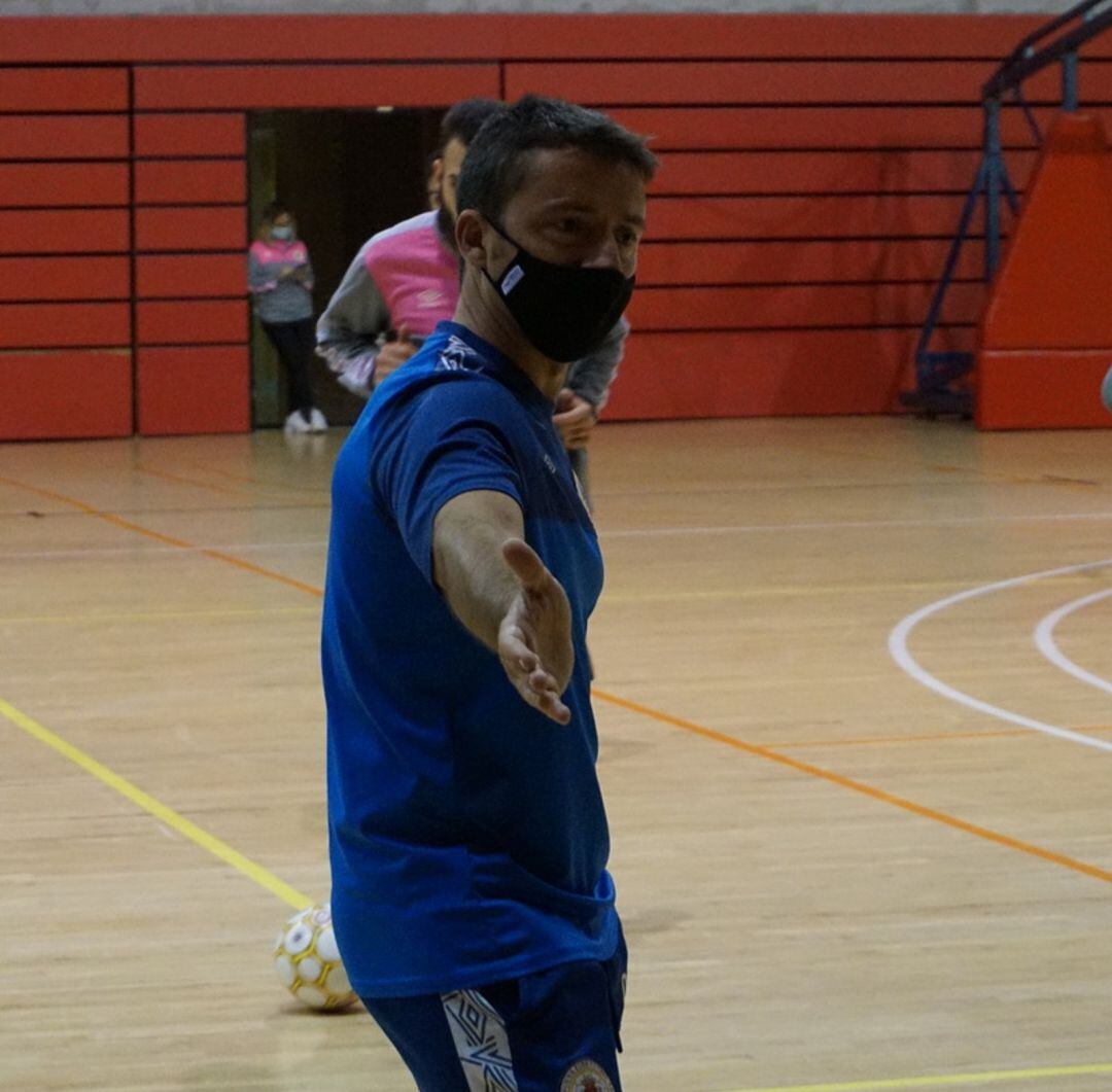 El entrenador de Nueva Elda, Dada acabó expulsado