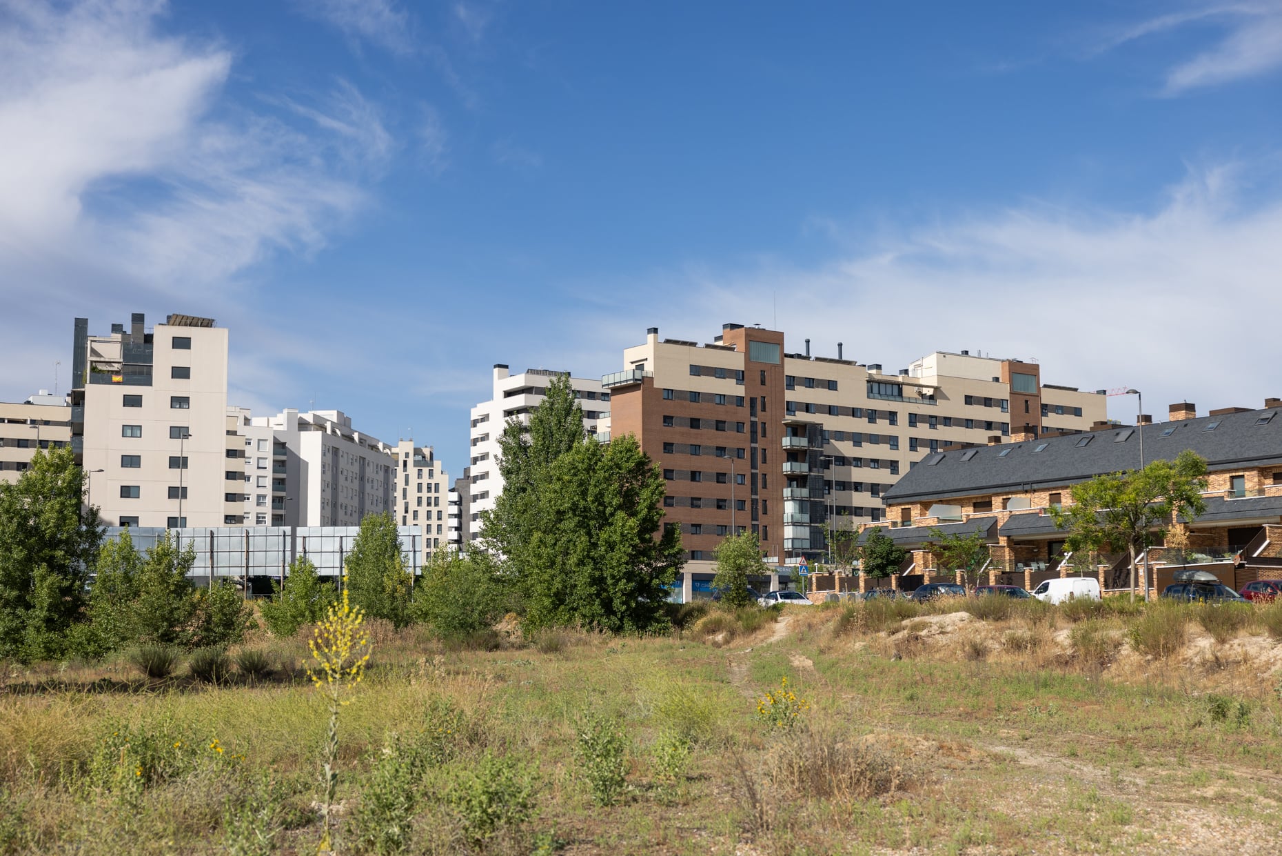 El centro se ubicará entre la Avenida de España y la Avenida de la Comunidad Valenciana, disponiendo para su construcción de un presupuesto de 12 millones de euros