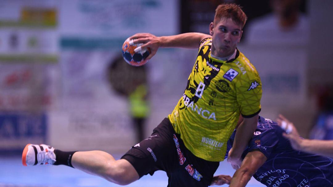 Tin Lucin cumplirá el año de contrato que le queda con el ABANCA Ademar