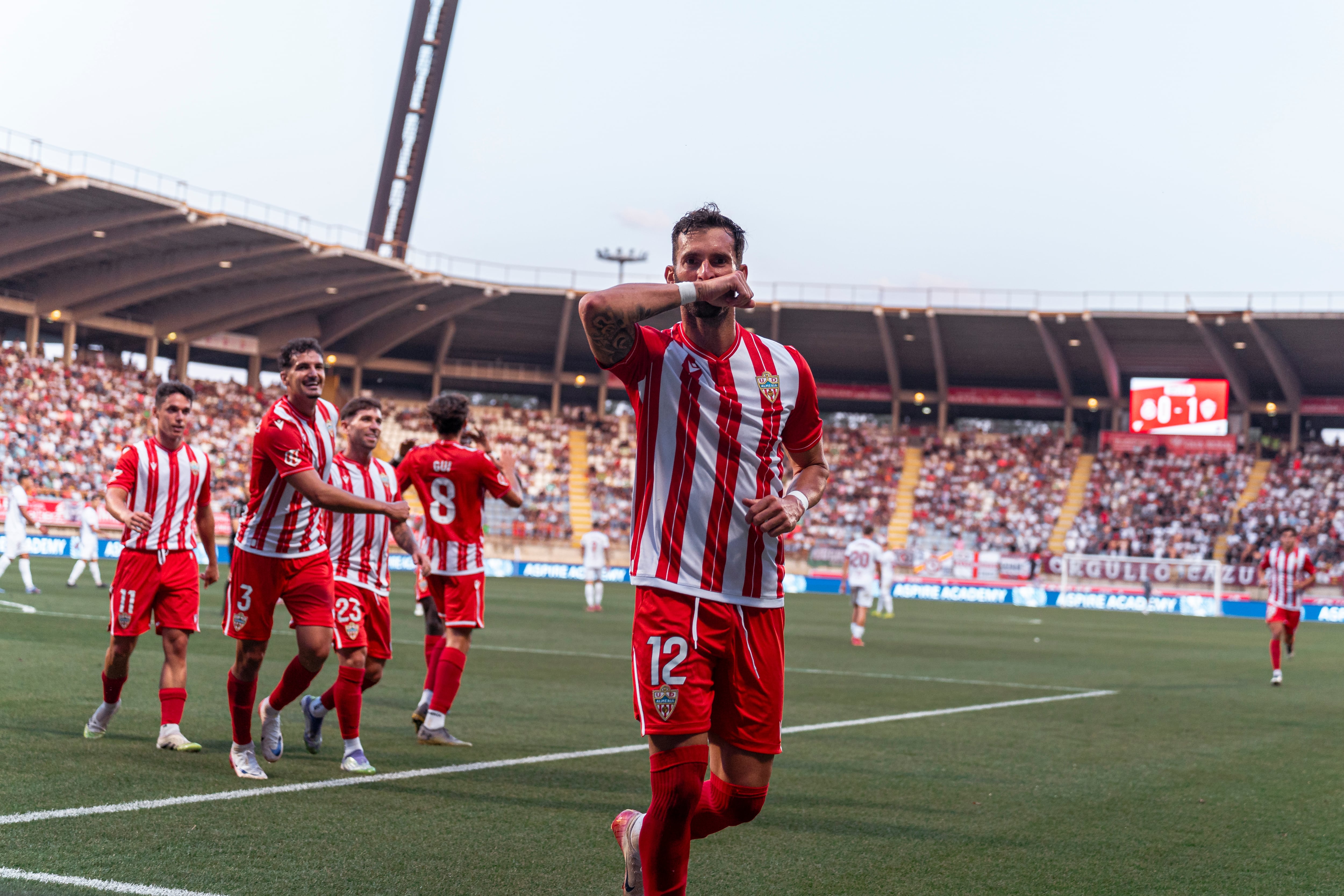 Un gol de Leo Baptistao en el Reino de León le daba la primera victoria de la temporada al Almería.