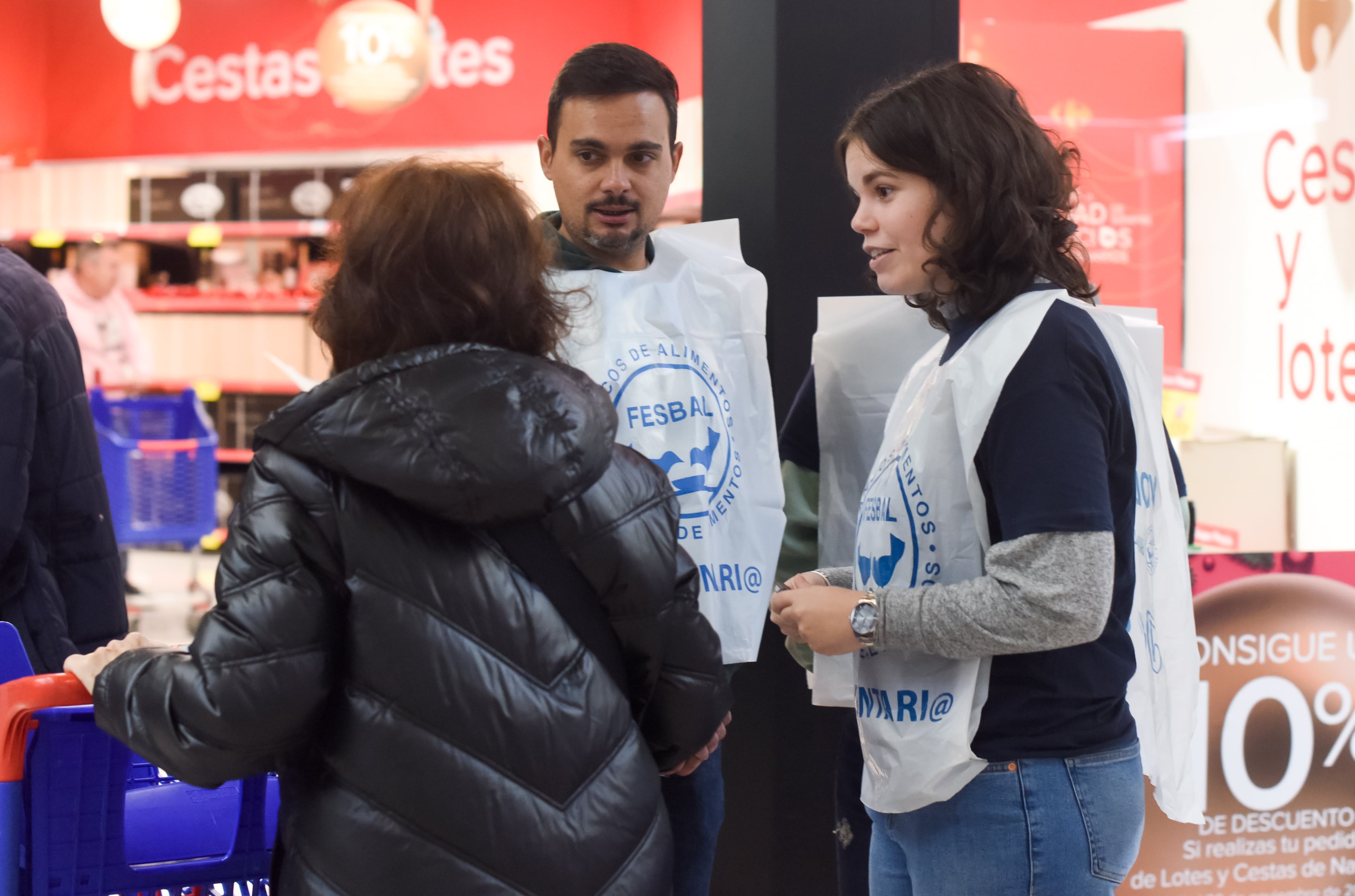 Voluntarios en una de las recogidas del Banco de Alimentos