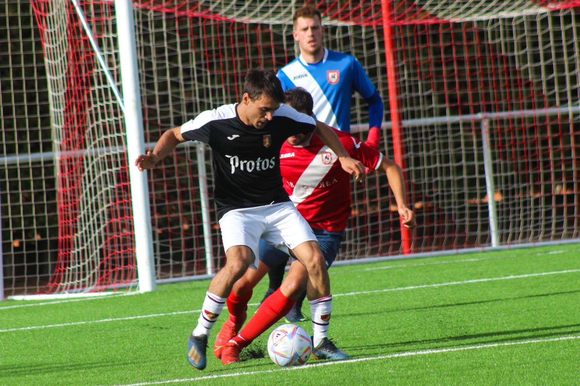 Roberto Arranz fue el autor de los dos goles frente al líder