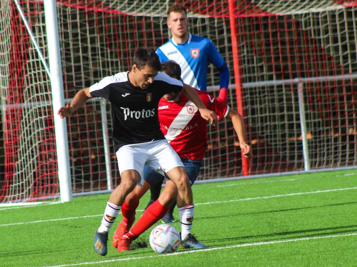 El Atlético Peñafiel se trae un punto del feudo del líder (2-2)