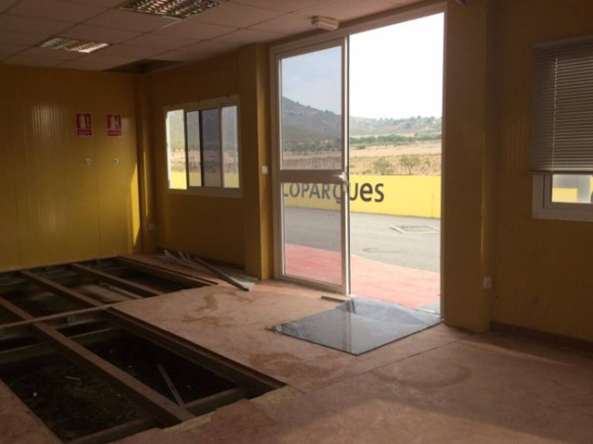 Un Ecoparque abandonado desde hace seis años, sin estrenar y desvalijado