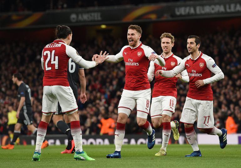 aron Ramsey del Arsenal celebra un gol ante CSKA hoy, jueves 5 de abril de 2018, durante un juego de los cuartos de final de la Liga Europa entre Arsenal FC y CSKA Moscú en London (R.Unido). 