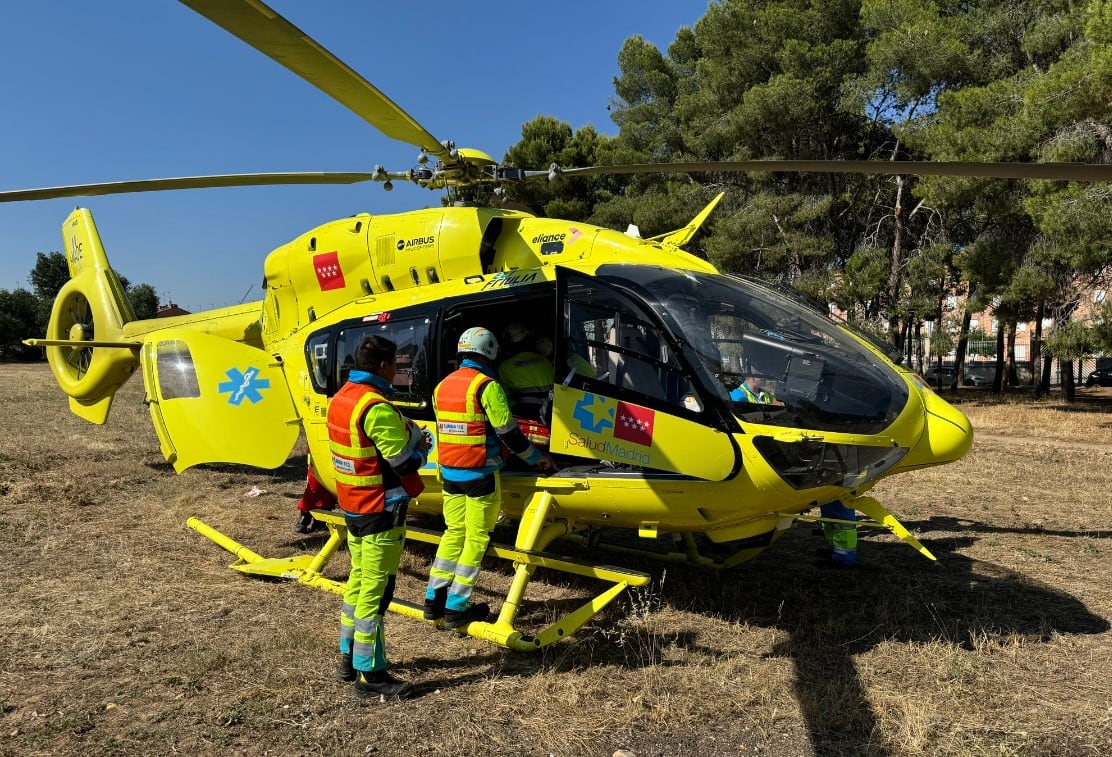 Helicóptero del 112 de la Comunidad de Madrid que ha asistido al joven ahogado en una piscina.