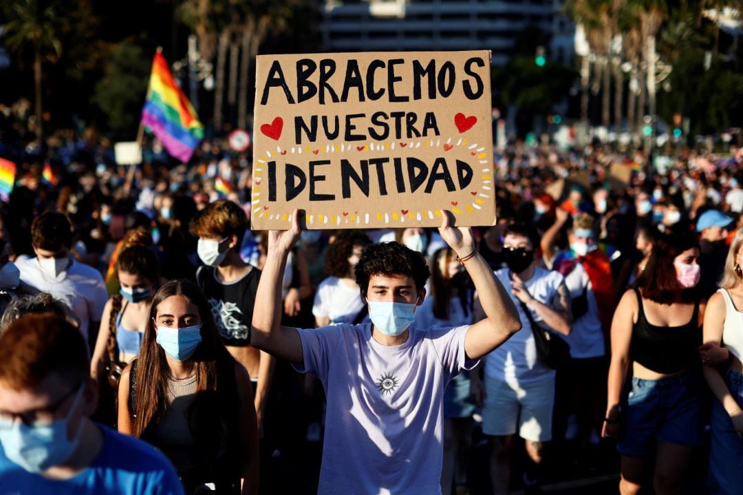 Manifestación del Orgull LGTB+ bajo el lema “Els drets trans són drets humans” en Valencia.