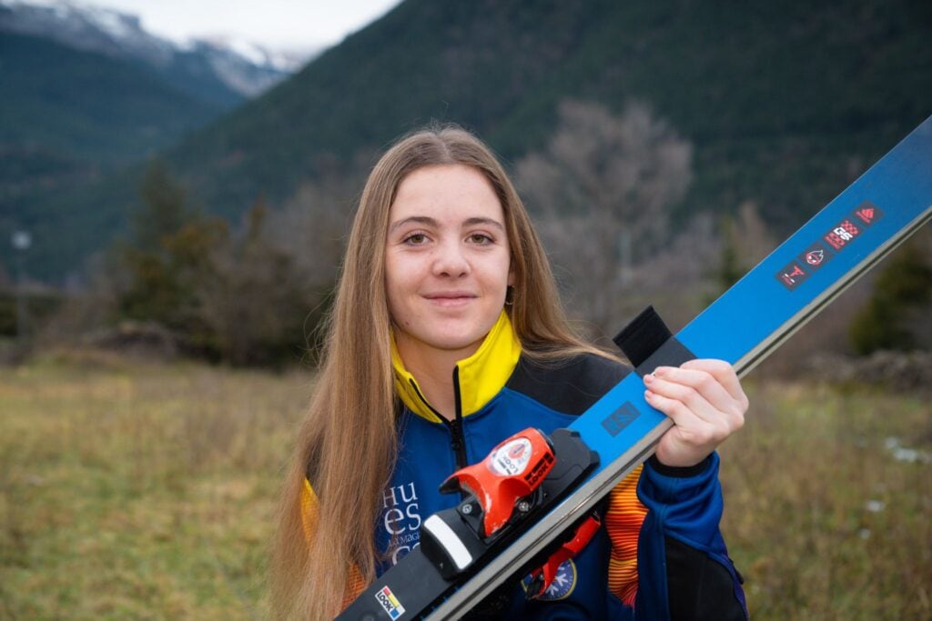 Martina Terrén, de Villanúa, comenzó a esquiar a los 3 años