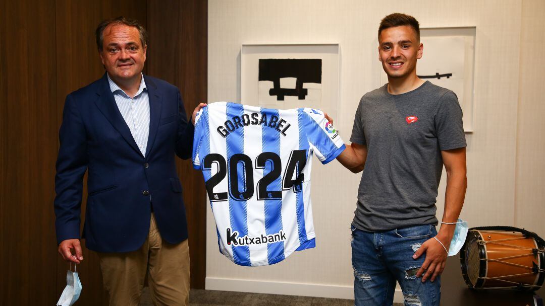 Gorosabel posa con el presidente, Jokin Aperribay