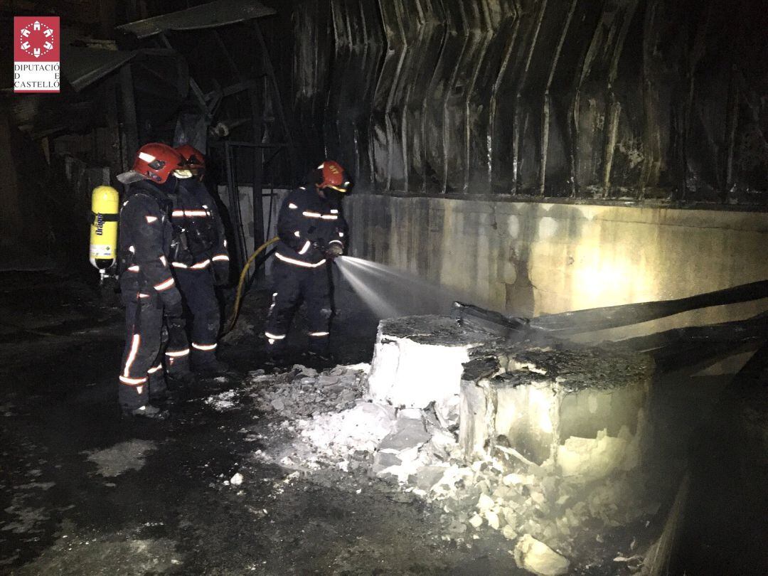 Incendio industrial en Onda