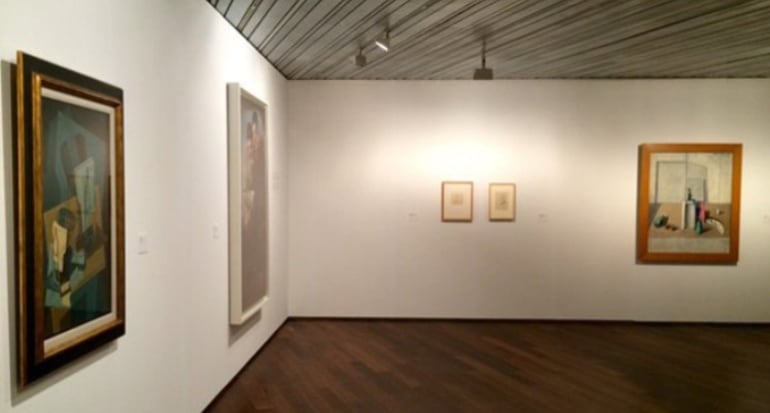 Panorámica de la exposición &quot;Teoría del duede&quot; con obras de Federico García Lorca y otros artistas en el centro cultural que lleva su nombre en Granada