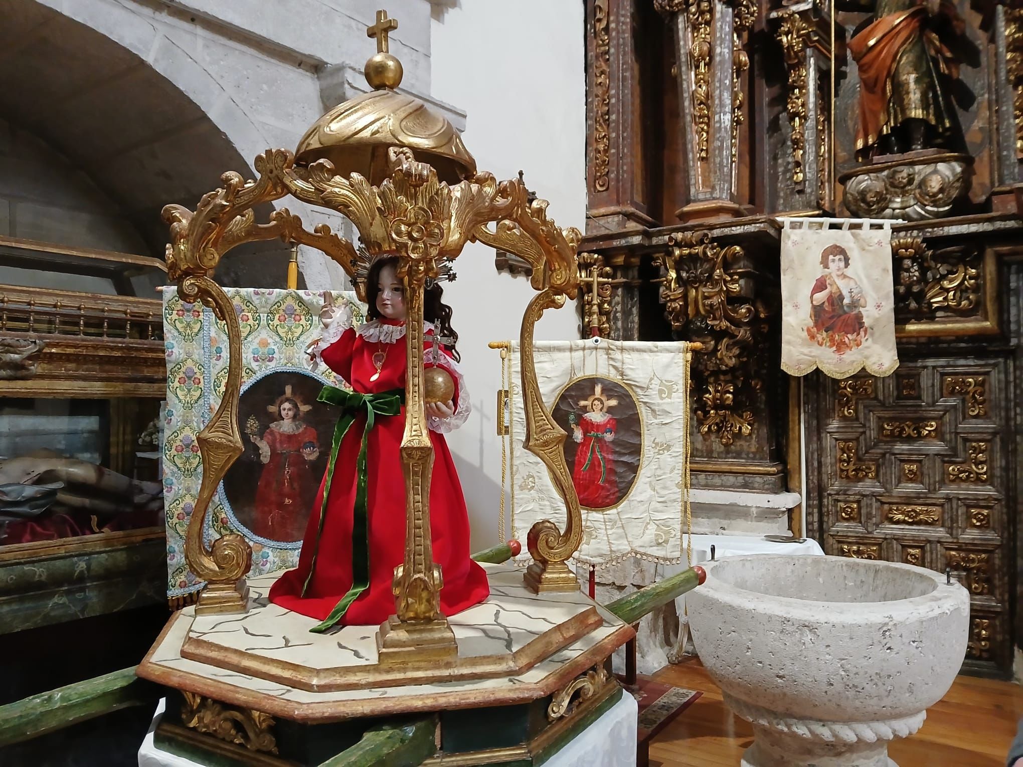 Imagen del Niño Jesús de la Bola de Cuéllar preparado para la procesión del 1 de enero