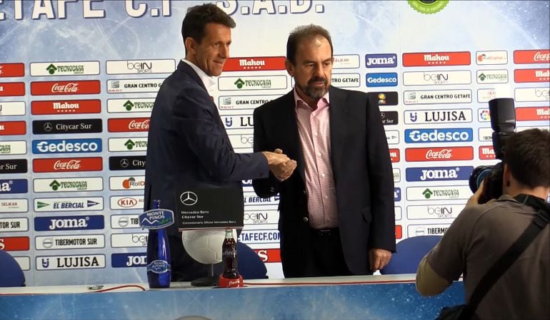 Ramón Planes (i) y Angel Torres durante la presentación del primero como Director Deportivo del Getafe C.F. en junio de 2017.