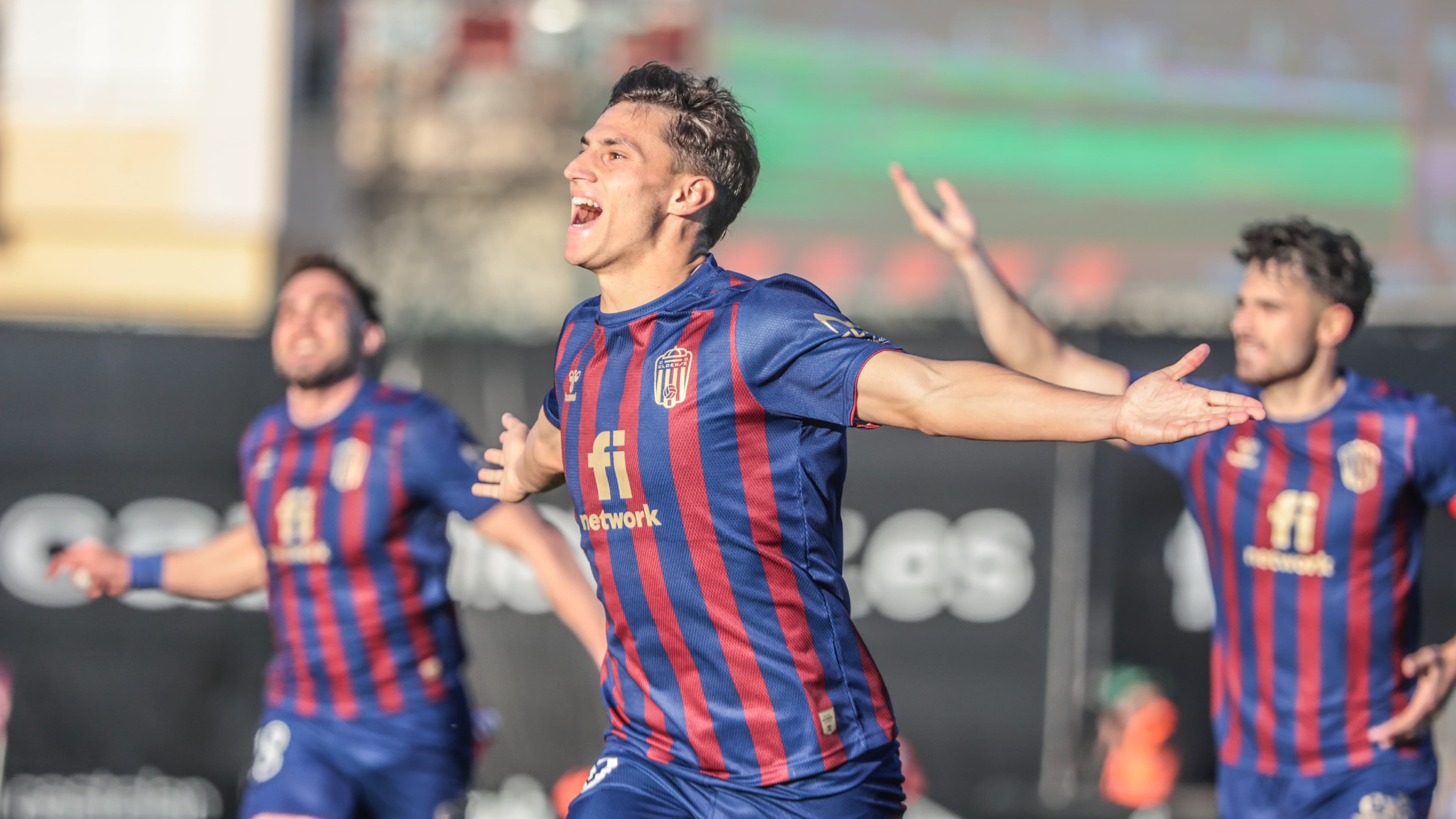 Javi Llabrés celebra el 2-0