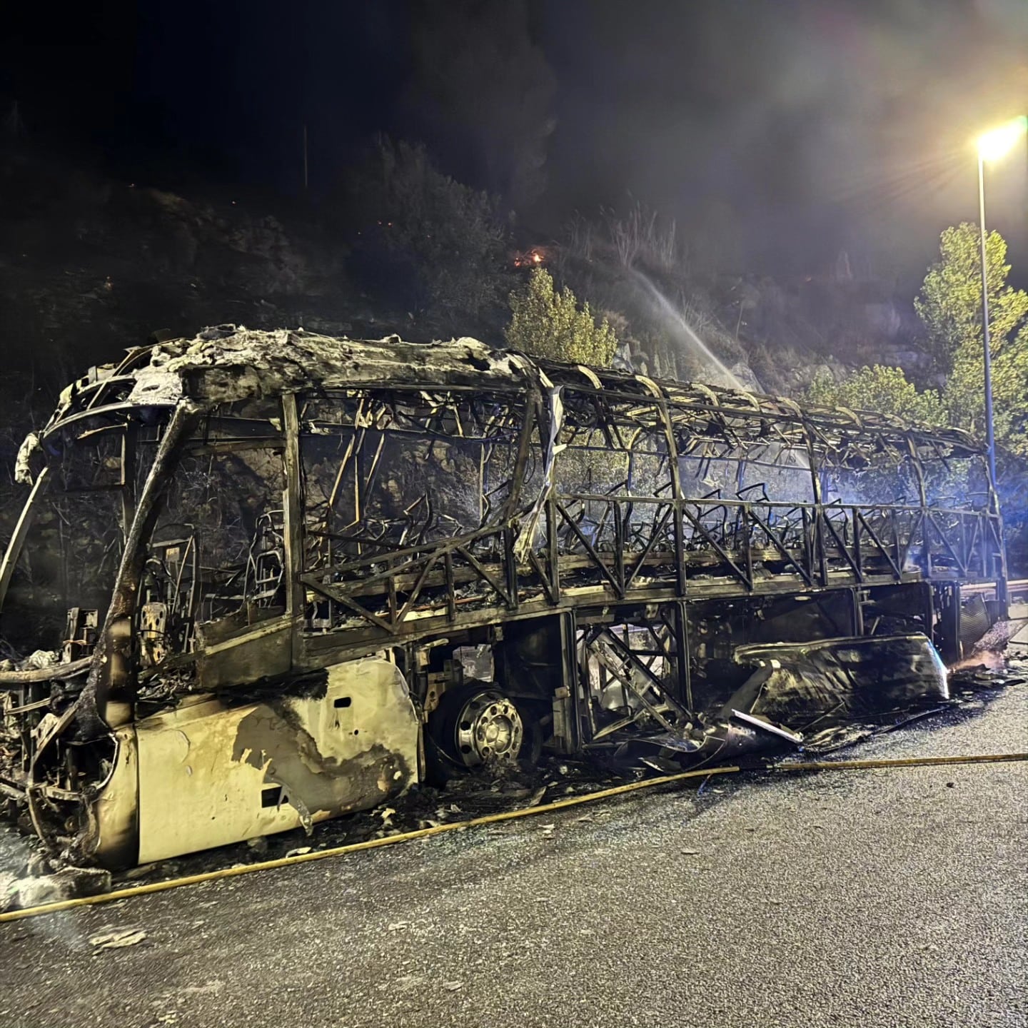 Arde un autobús a la altura de San Rafael