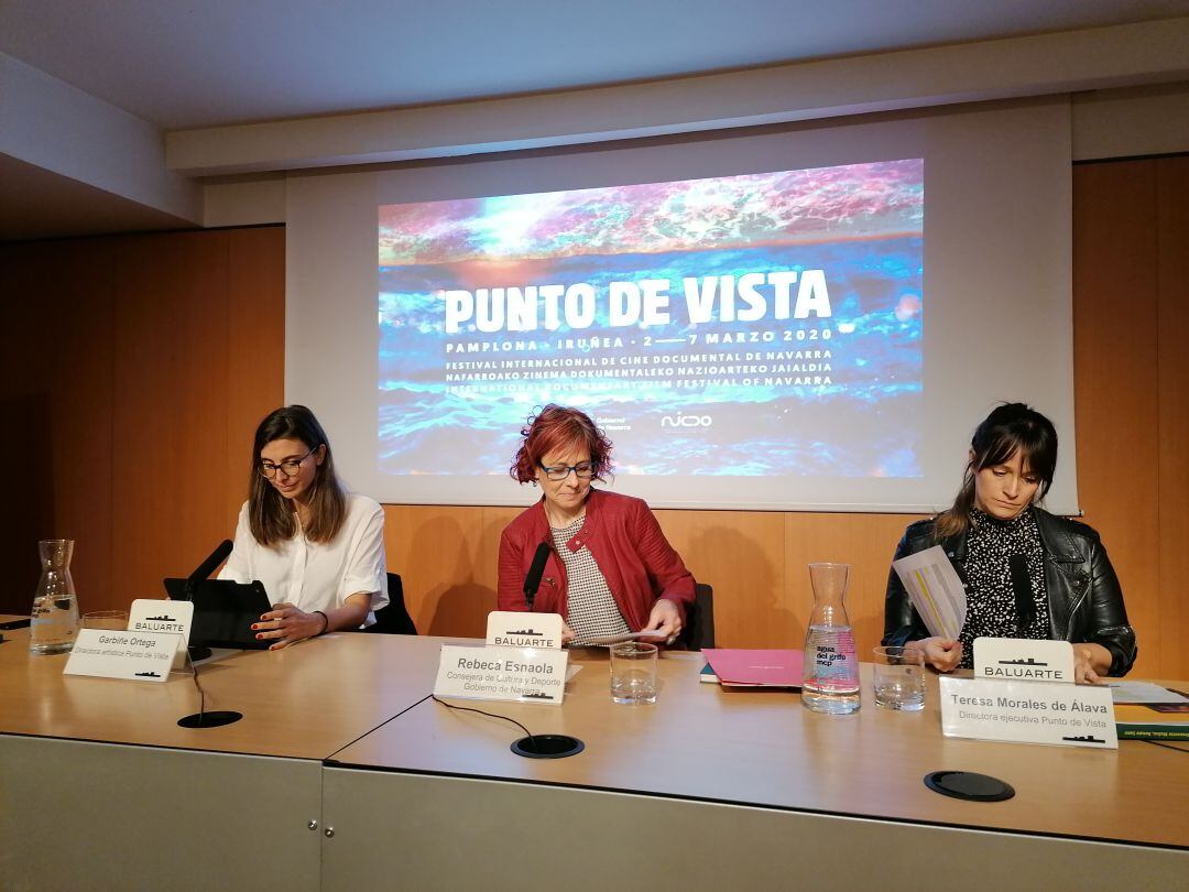 Garbiñe Ortega, directora artística; Rebeca Esnaola, Consejera de Cultura y Deporte y Teresa Morales de Álava, directora ejecutiva de Punto de Vista