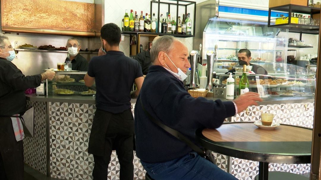 Interior de un bar, en una imagen de archivo