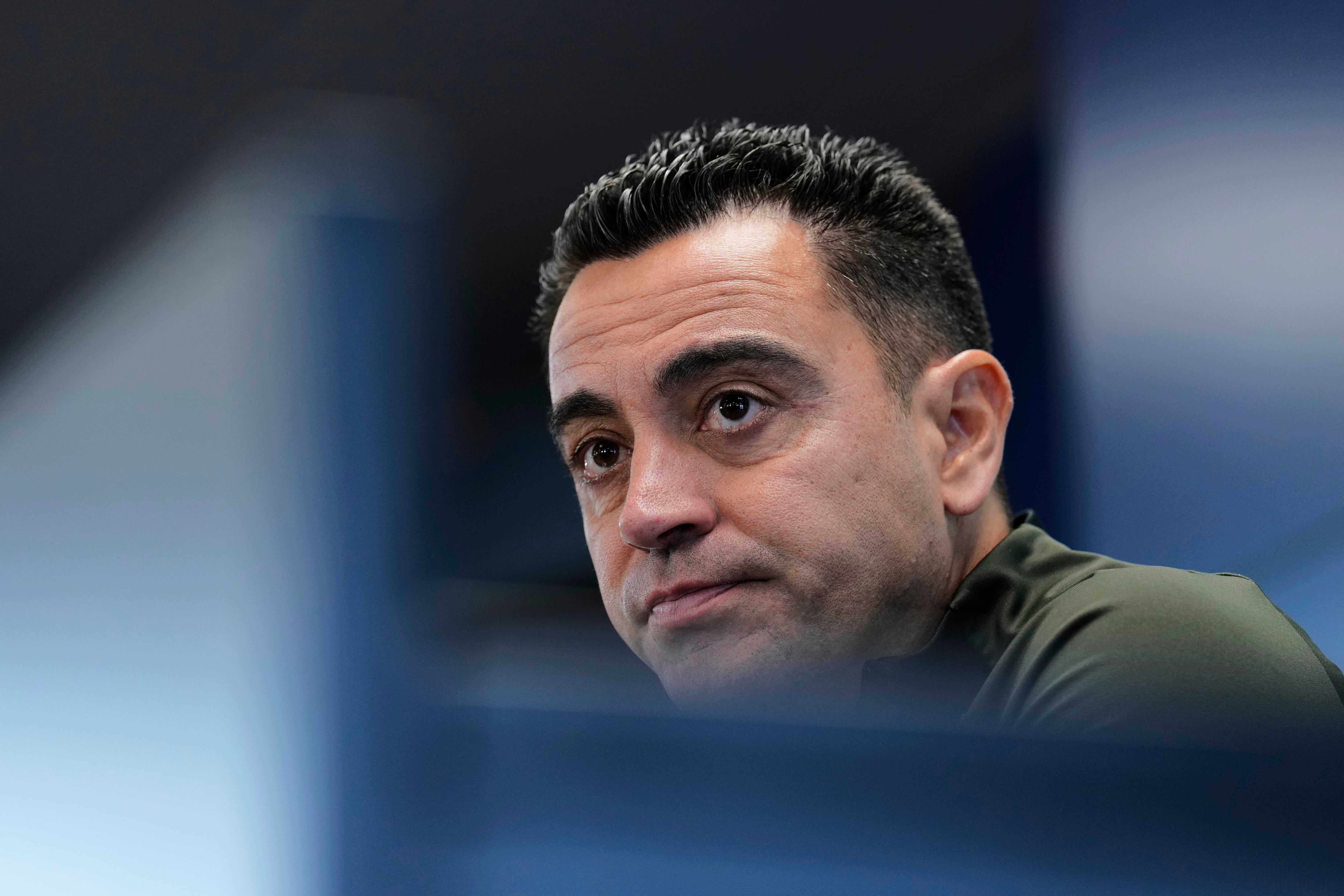 BARCELONA, 09/12/2023.- El entrenador del FC Barcelona, Xavi Hernandez, durante la rueda de prensa ofrecida tras el entrenamiento en la Ciudad Deportiva Joan Gamper. EFE/Alejandro García
