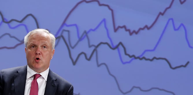 El vicepresidente de la Comisión Europea y responsable de Asuntos Económicos y Monetarios, Olli Rehn, ha confirmado que España tendrá dos años más para rebajar su déficit por debajo del 3% del PIB