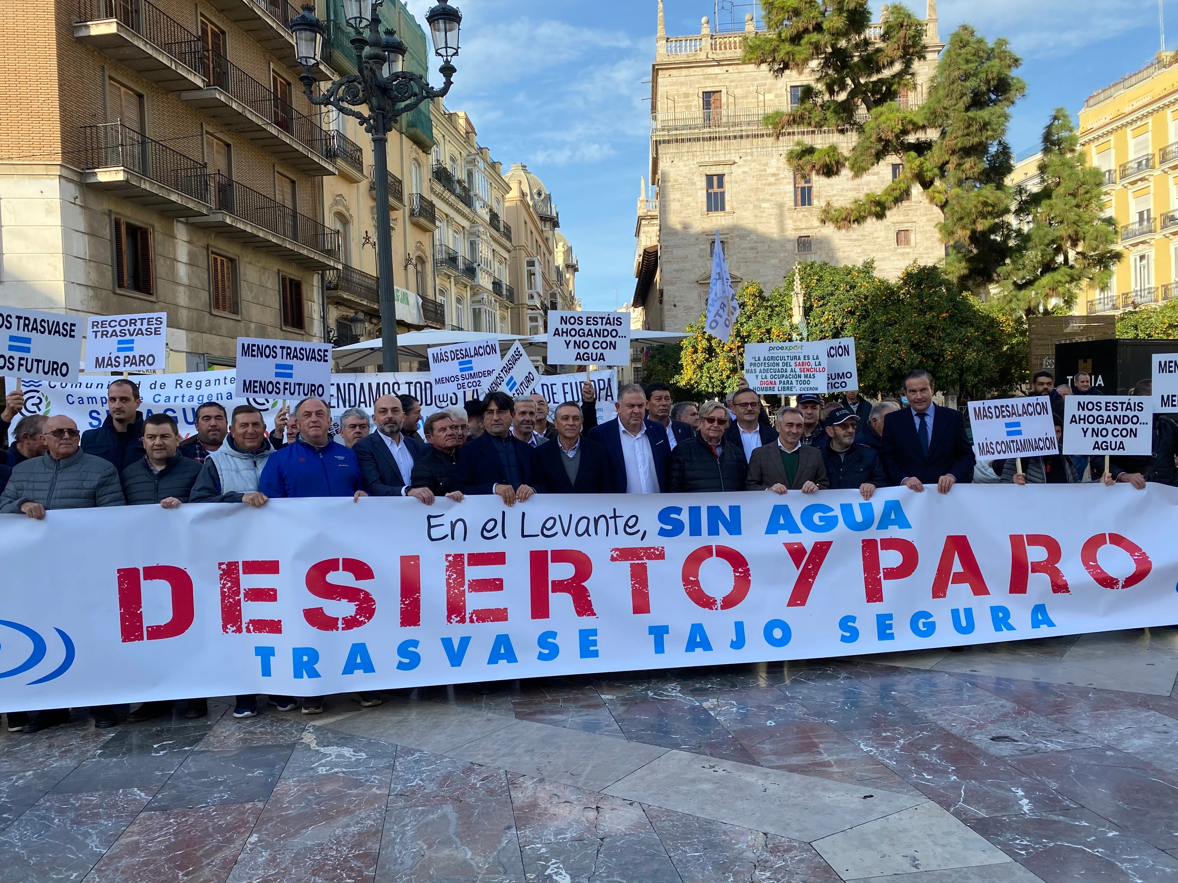 Imagen de archivo de la concentración de los regantes en el centro de València para defender el trasvase Tajo - Segura. Fuente: Cadena SER