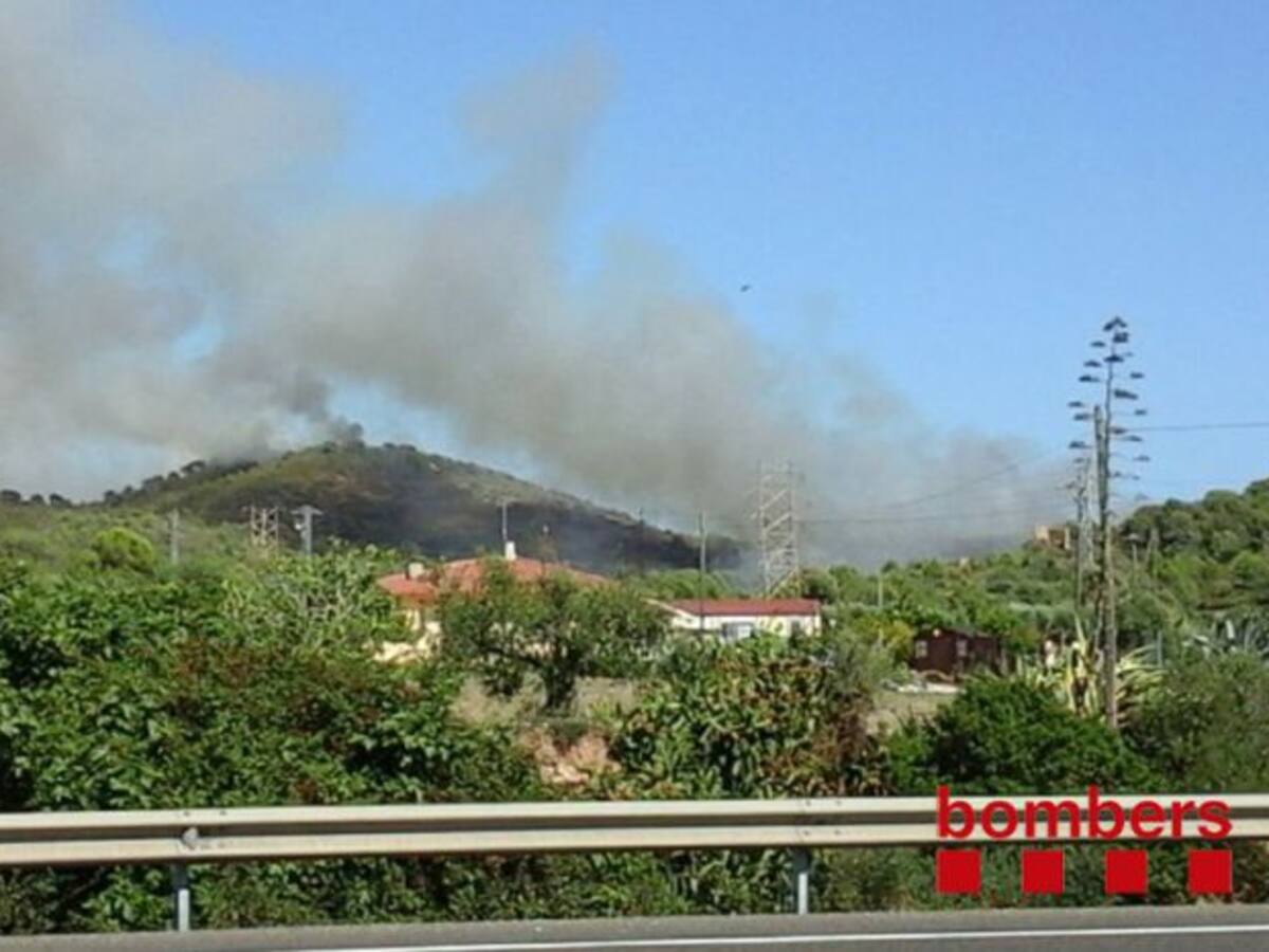 Extingit l'incendi de Calafell, que ha cremat 10 hectàrees de vegetació