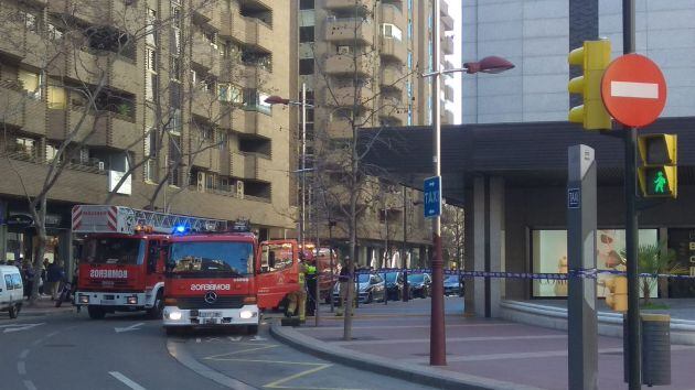 Corte al tráfico y unidades de bomberos en el Paseo de Las Damas