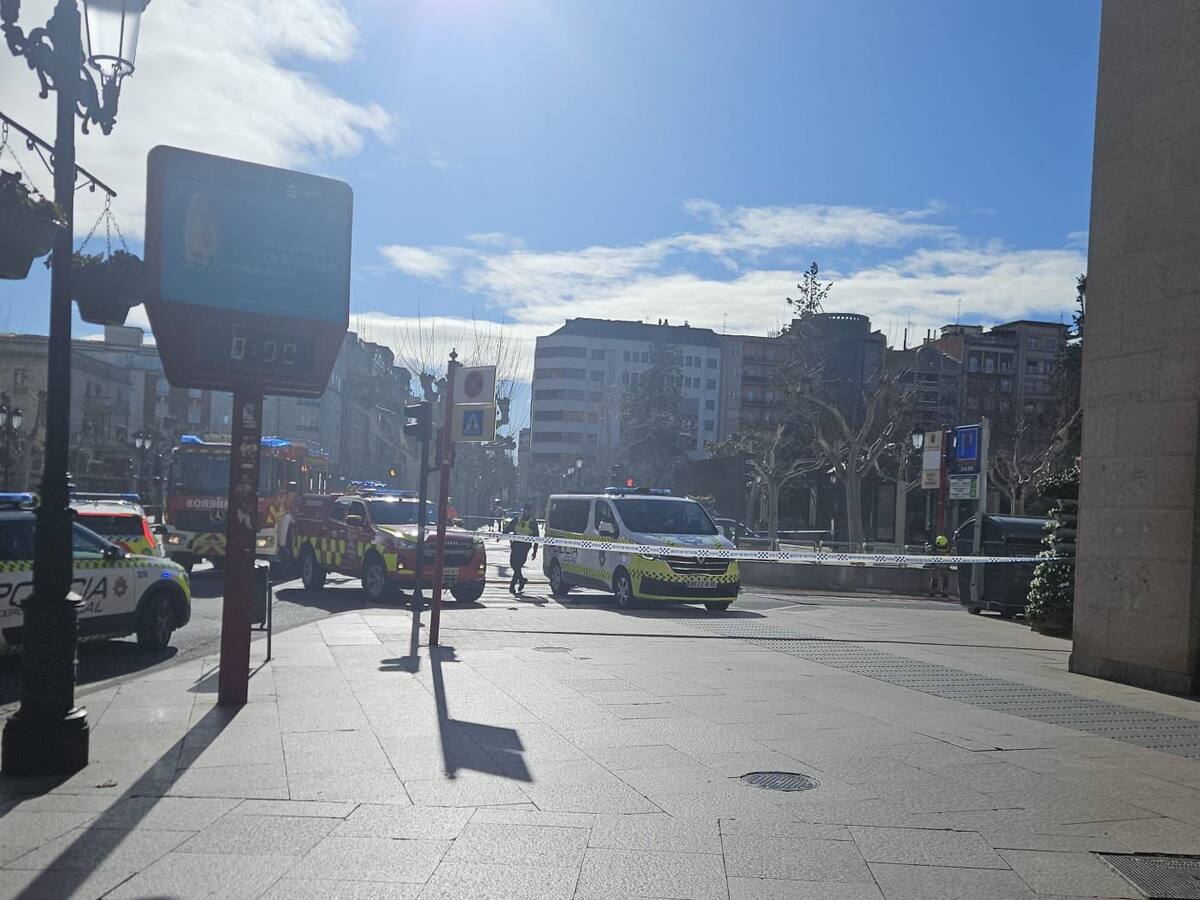 Amplio despliegue por un incendio en el aparcamiento del Espolón en Logroño