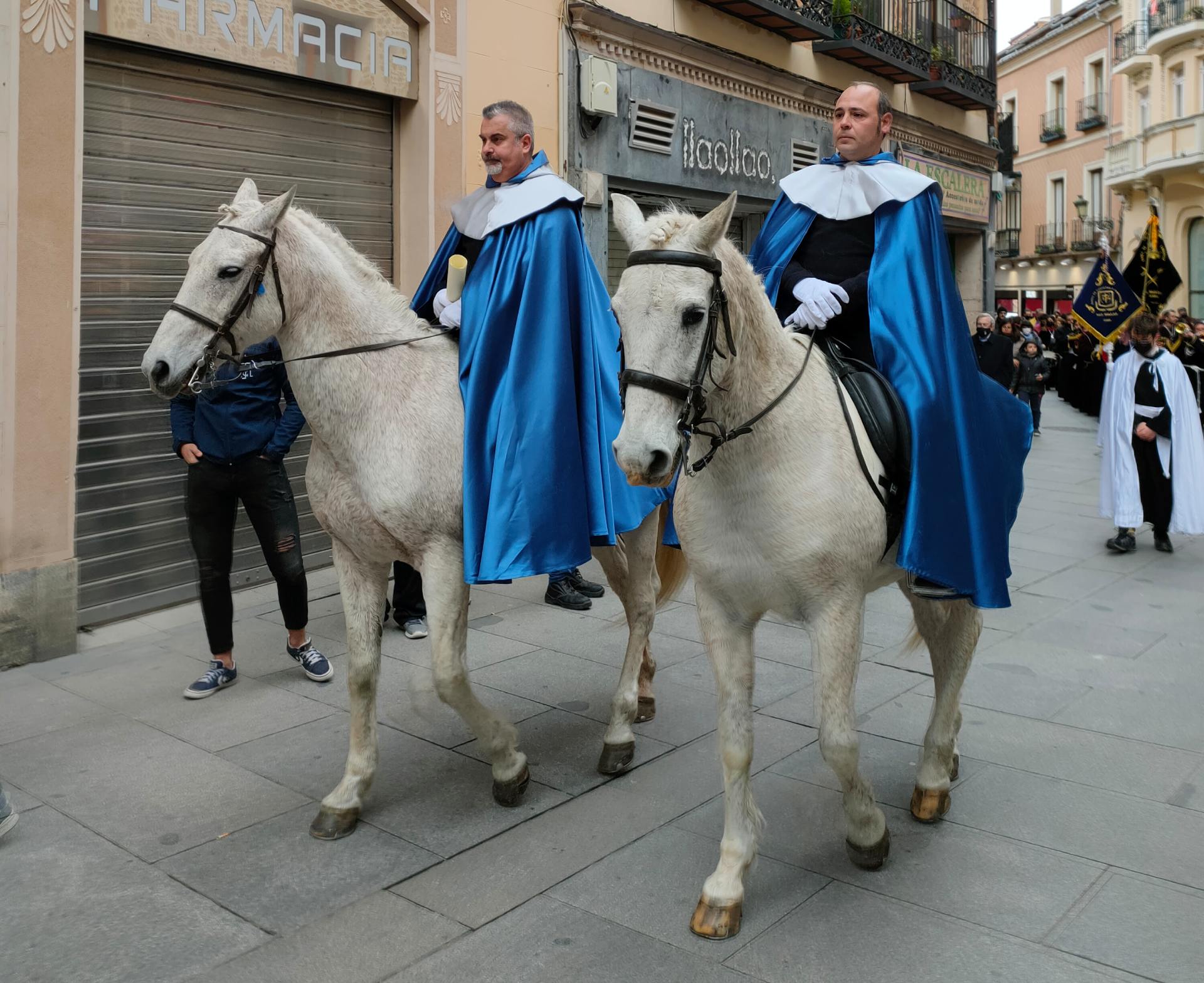 Heraldos durante el pregón de Semana Santa de Segovia