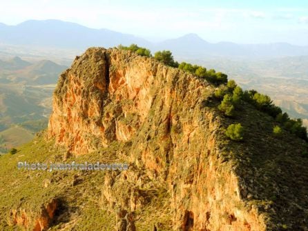 Pico del Águila, uno de los picos más altos de la Sierra de la Peñarrubia en Lorca.