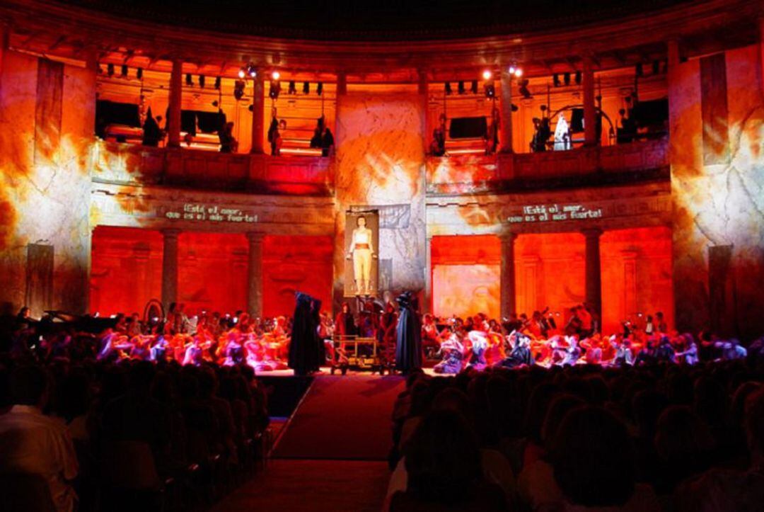 Representación en el Palacio de Carlos V