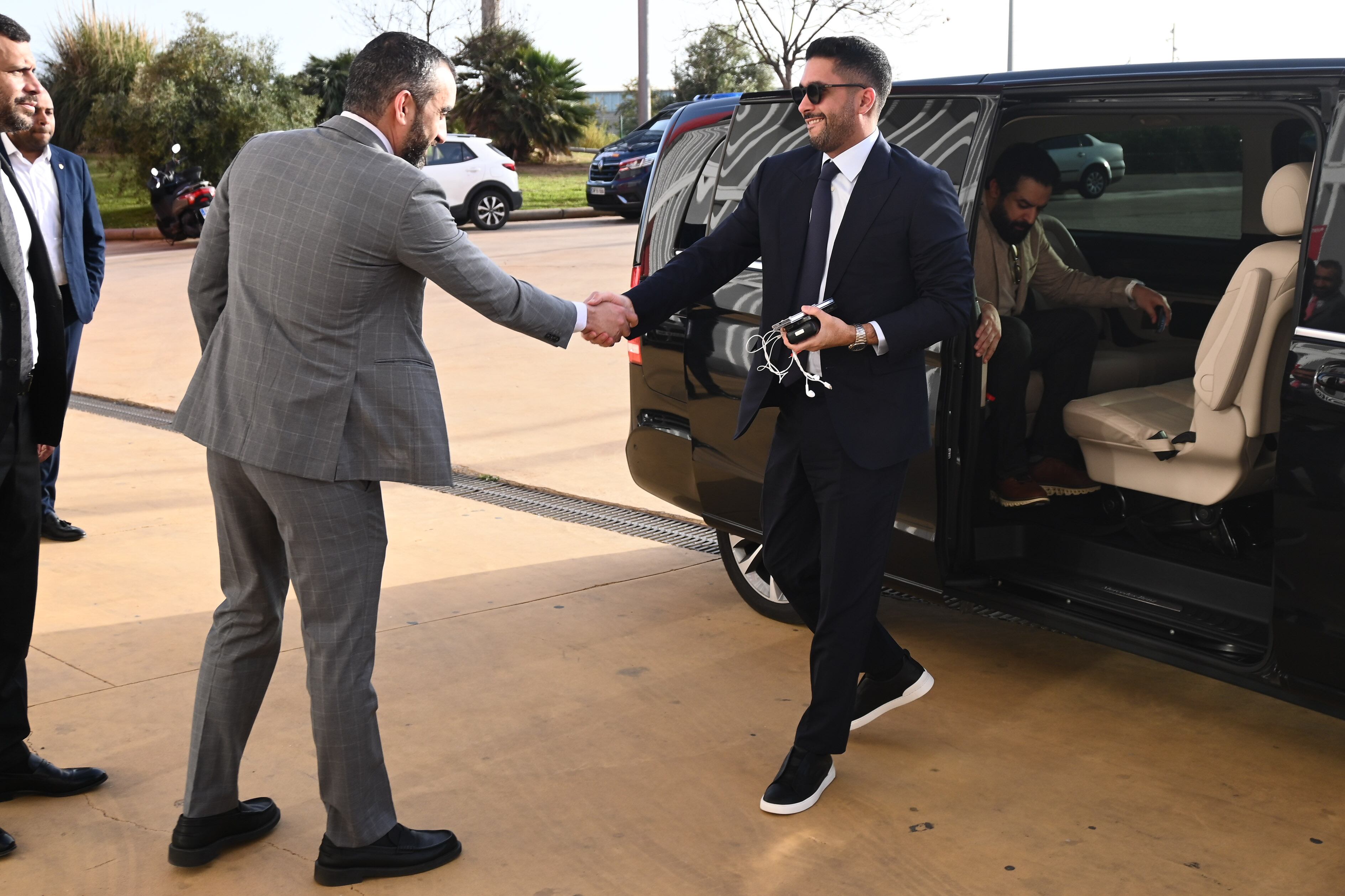 El Assy recibe al nuevo presidente.