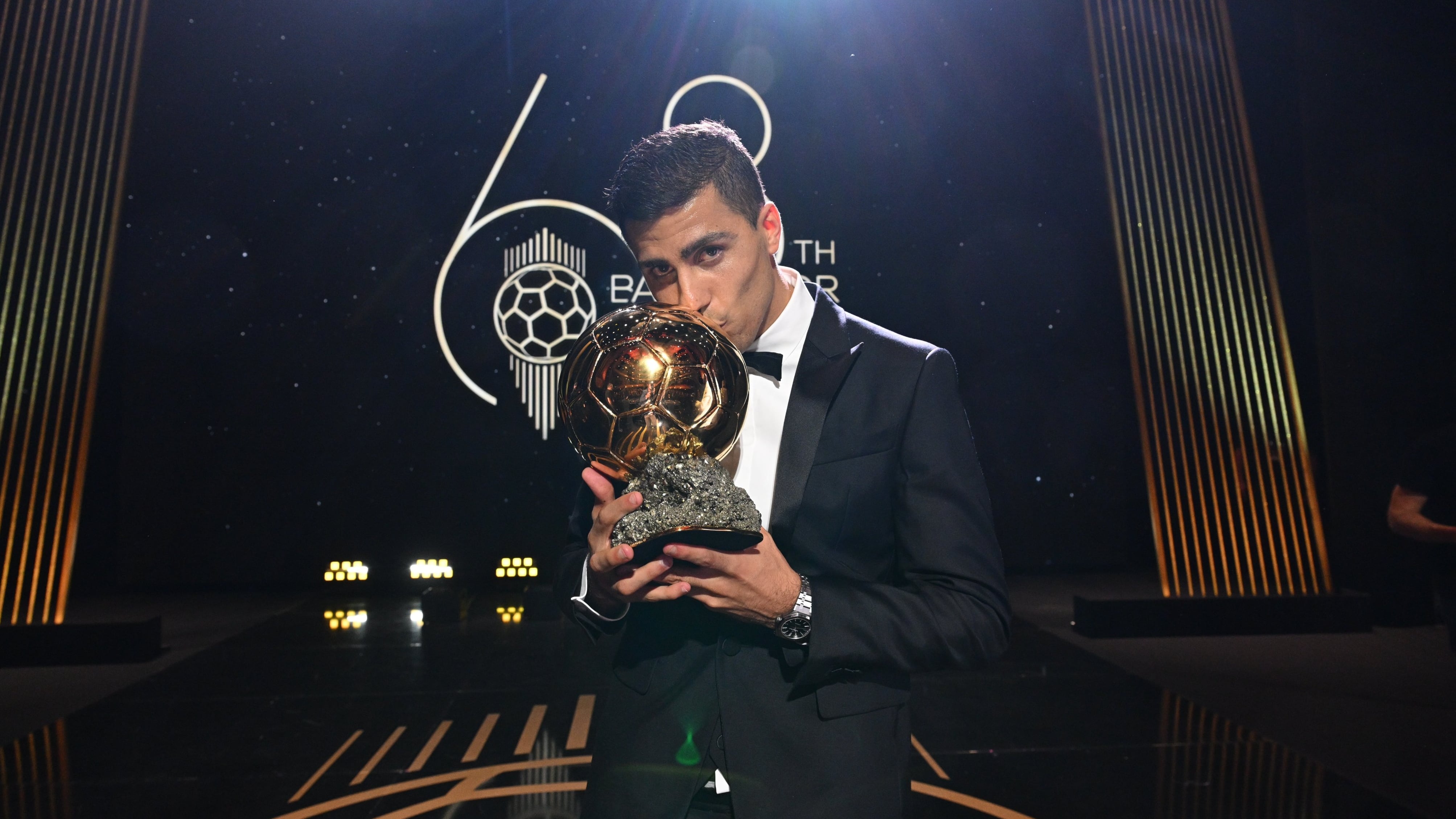 Rodri Hernández, con el trofeo del Balón de Oro 2024 (Getty Images).