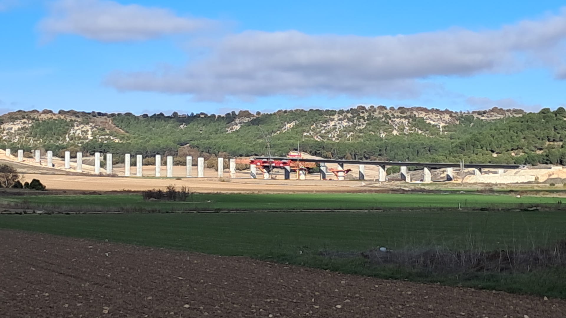 Construcción del puente sobre el Duero en uno de los tramos vallisoletanos de la Autovía del Duero A-11 diciembre 2024