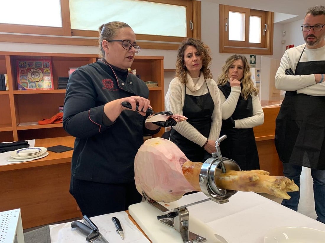 Curso de corte y cata de jamón en Otura