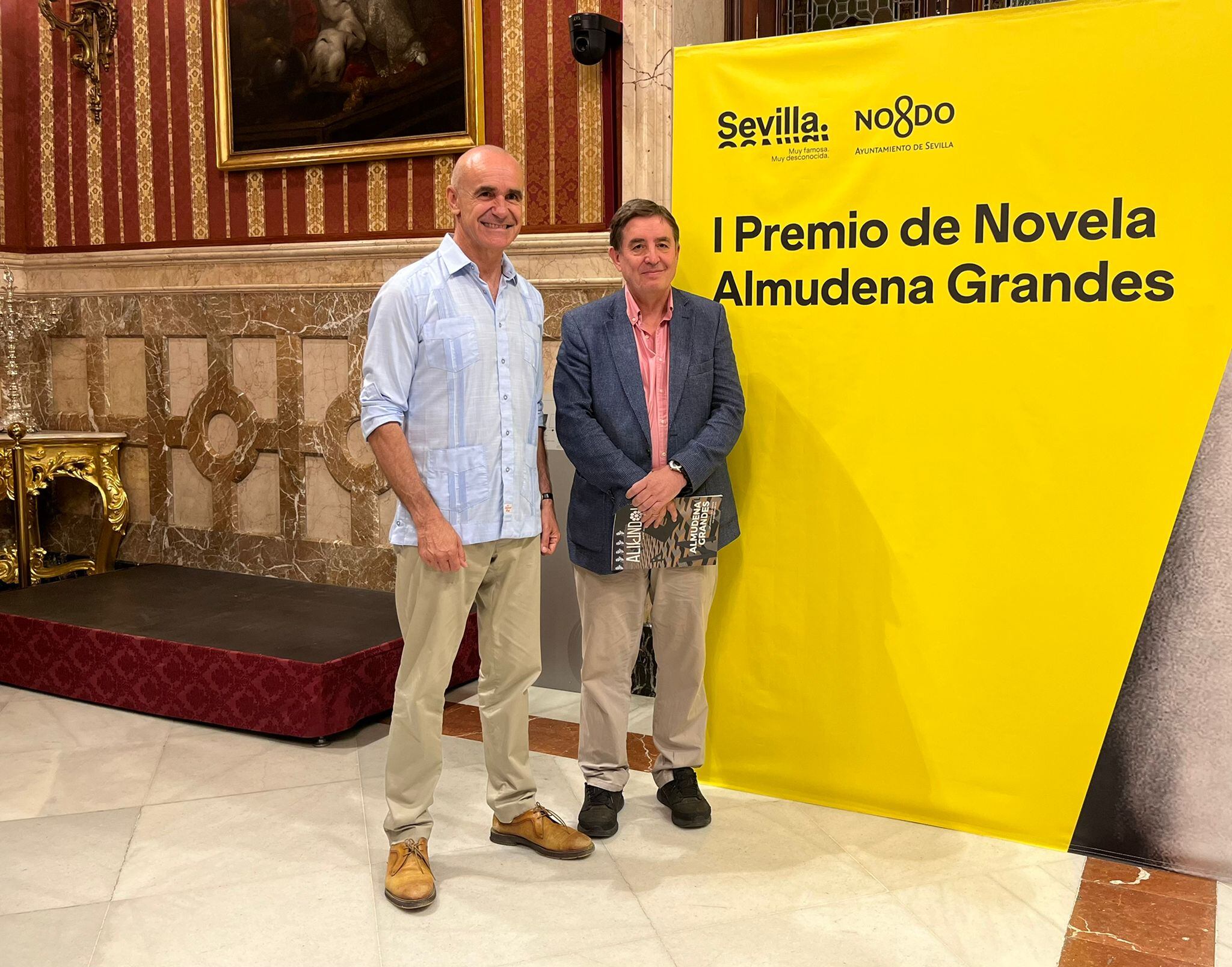 Antonio Muñoz y Luis García Montero en la presentación del premio literario