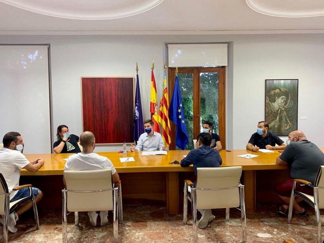 Reunión de trabajo del PP de la ciudad con empresarios y autónomos del sector del entretenimiento 