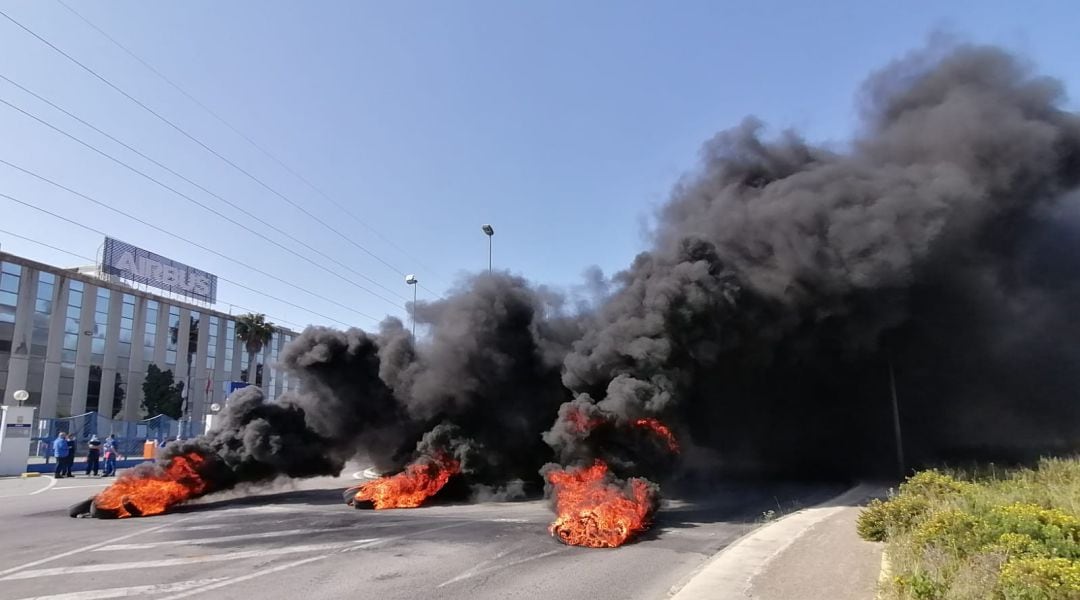 Una protesta frente a la sede de Airbus Puerto Real