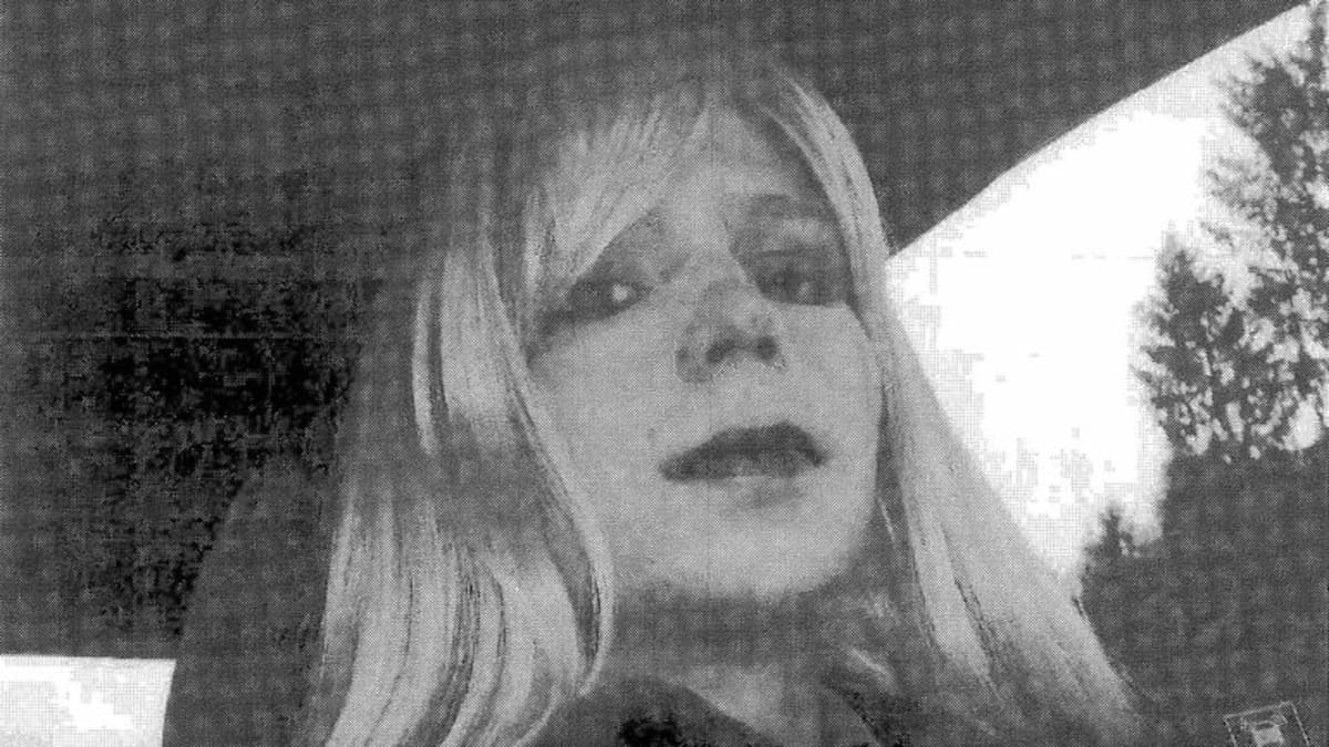 Mesa del Mundo: Más de cien mil firmas por el indulto para Manning