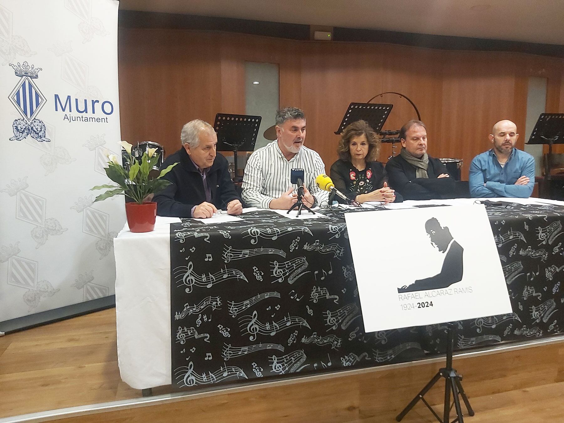 Un instante de la rueda de prensa de presentación de los actos de homenaje por el centenario del nacimiento de Rafael Alcaraz