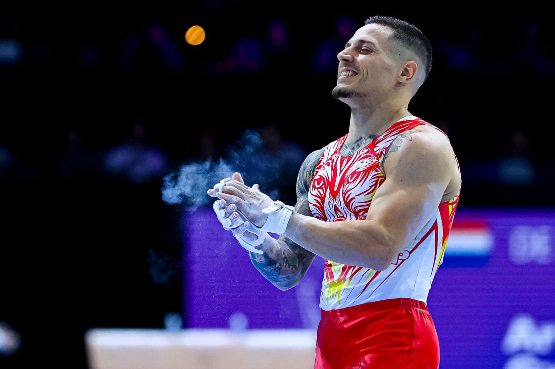 Néstor Abad durante la disputa del Mundial de Amberes celebrando su ejercicio