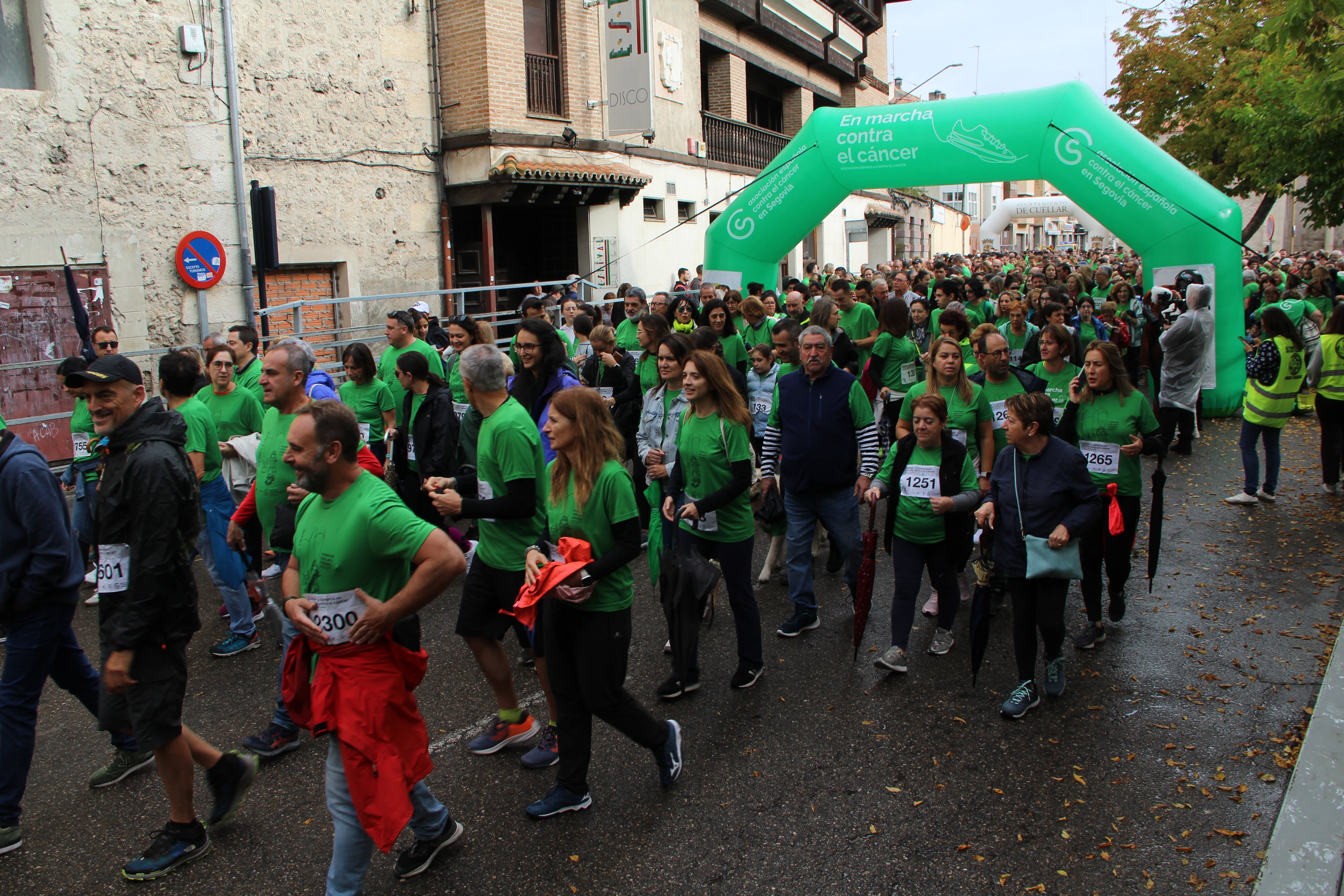 Salida de la VI Marcha contra el cáncer de Cuéllar 2024