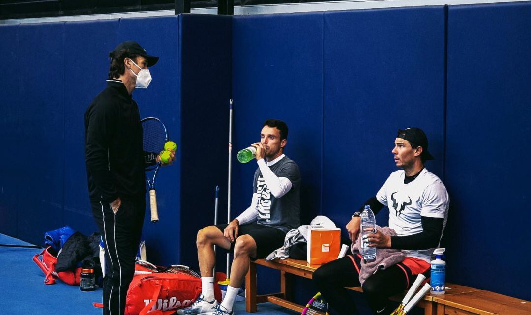 Bautista y Nadal entrenan juntos en la Rafa Nadal Academy.