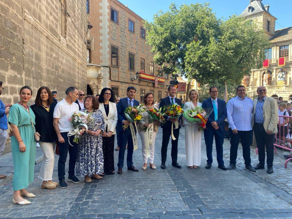 Las autoridades en la ofrenda de flores del Corpus Christi 2024