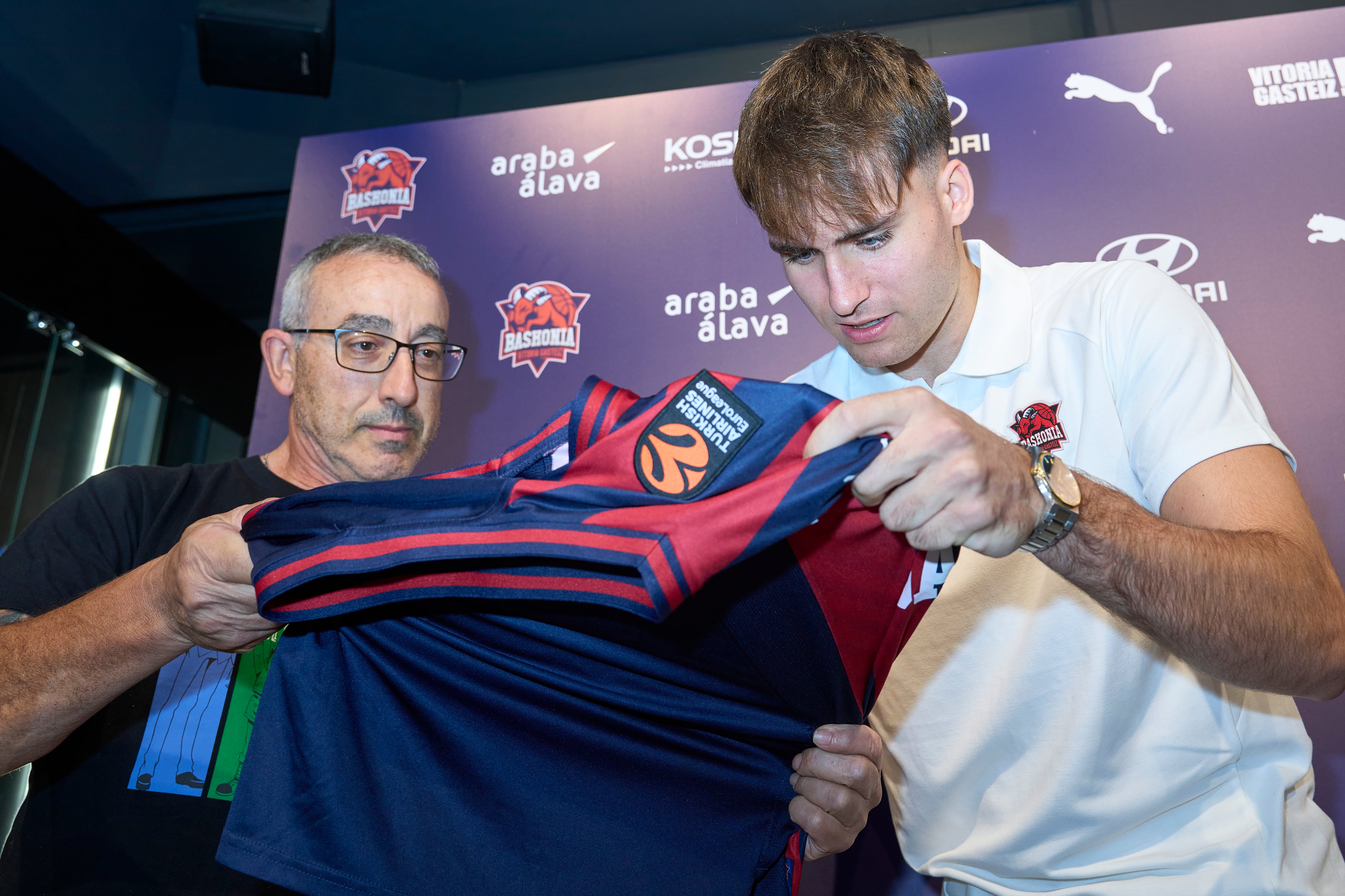 Rafa Villar con un aficionado.