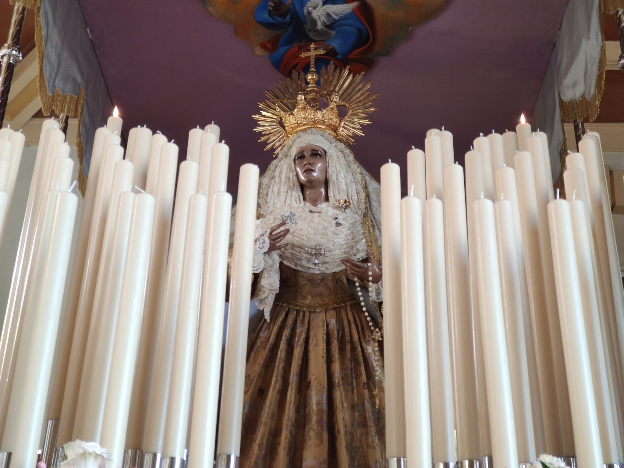 La Virgen de la Trinidad de Jaén, preparada en su paso para la estación de penitencia del Miércoles Santo