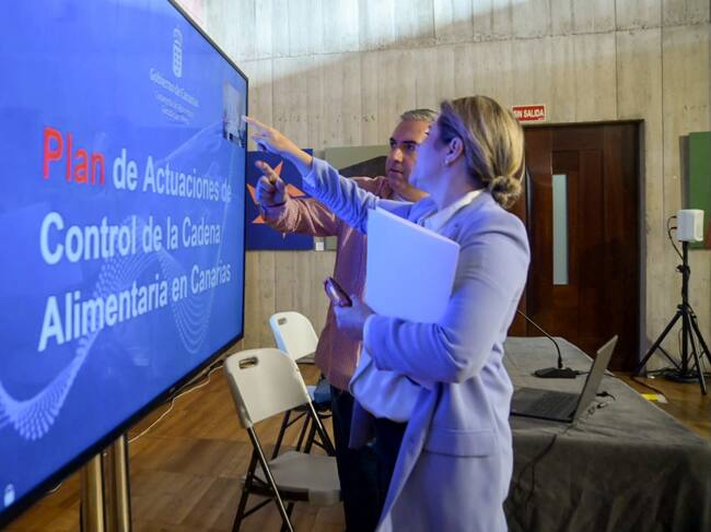 Alicia Vanoostende, consejera de Agricultura, Ganadería y Pesca, en la presentación del Programa de Actuaciones de Control de la Cadena Alimentaria