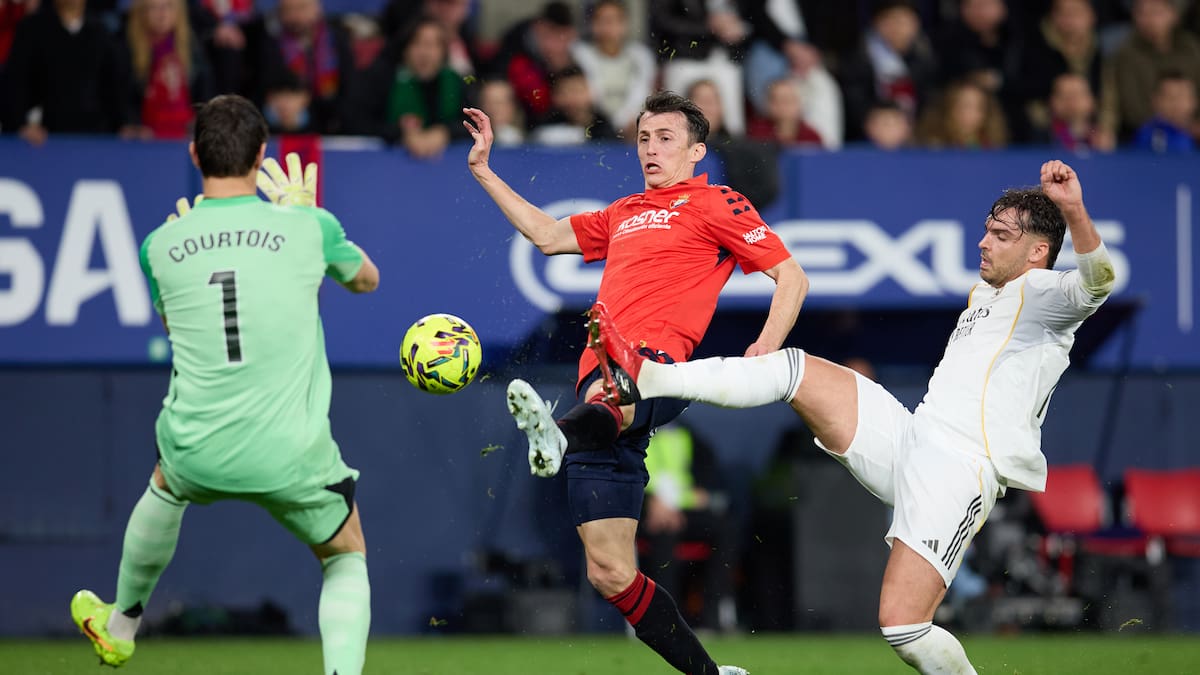 ¿Era penalti de Courtois sobre Budimir? Iturralde González resuelve la polémica del Osasuna-Real Madrid