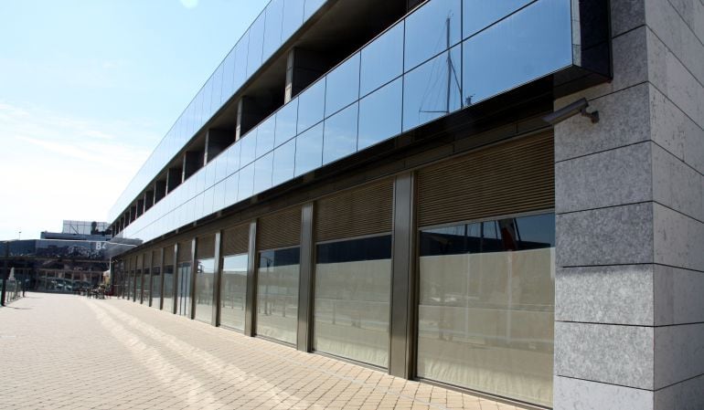 Locals de la Marina Port Tarraco on s'havia de construir inicialment l'outlet.